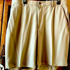 Alan Flusser tan golf short.W36L21polyesterMachine washable.used infrequently